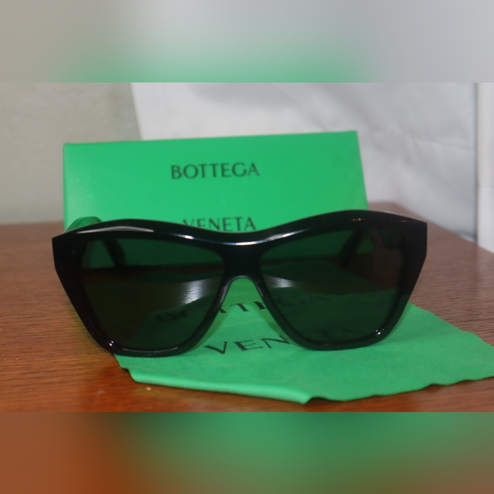 Bottega Veneta black sunglass - Picture 3 of 7